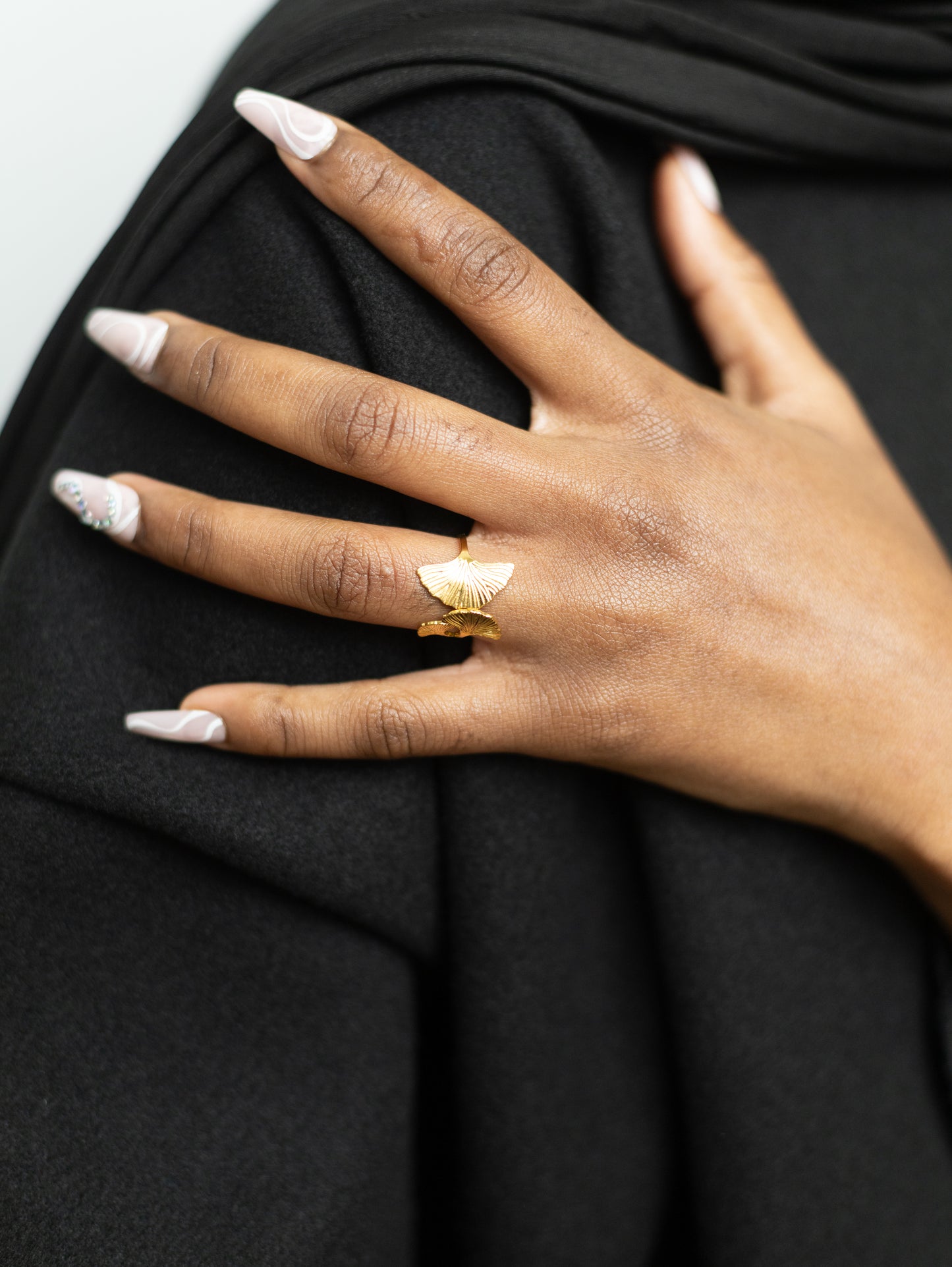 Anneau en Argent avec Design feuilles – Élégance et Originalité