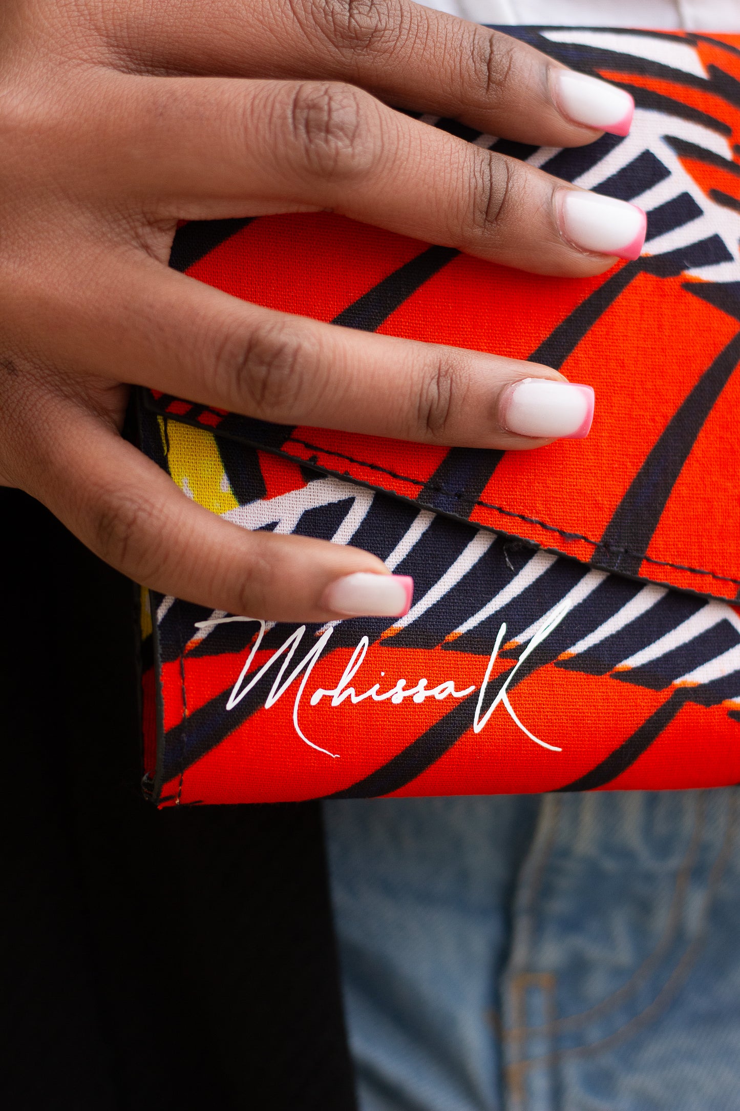 Pochette en wax Elégante et Moderne avec une lance en chaine