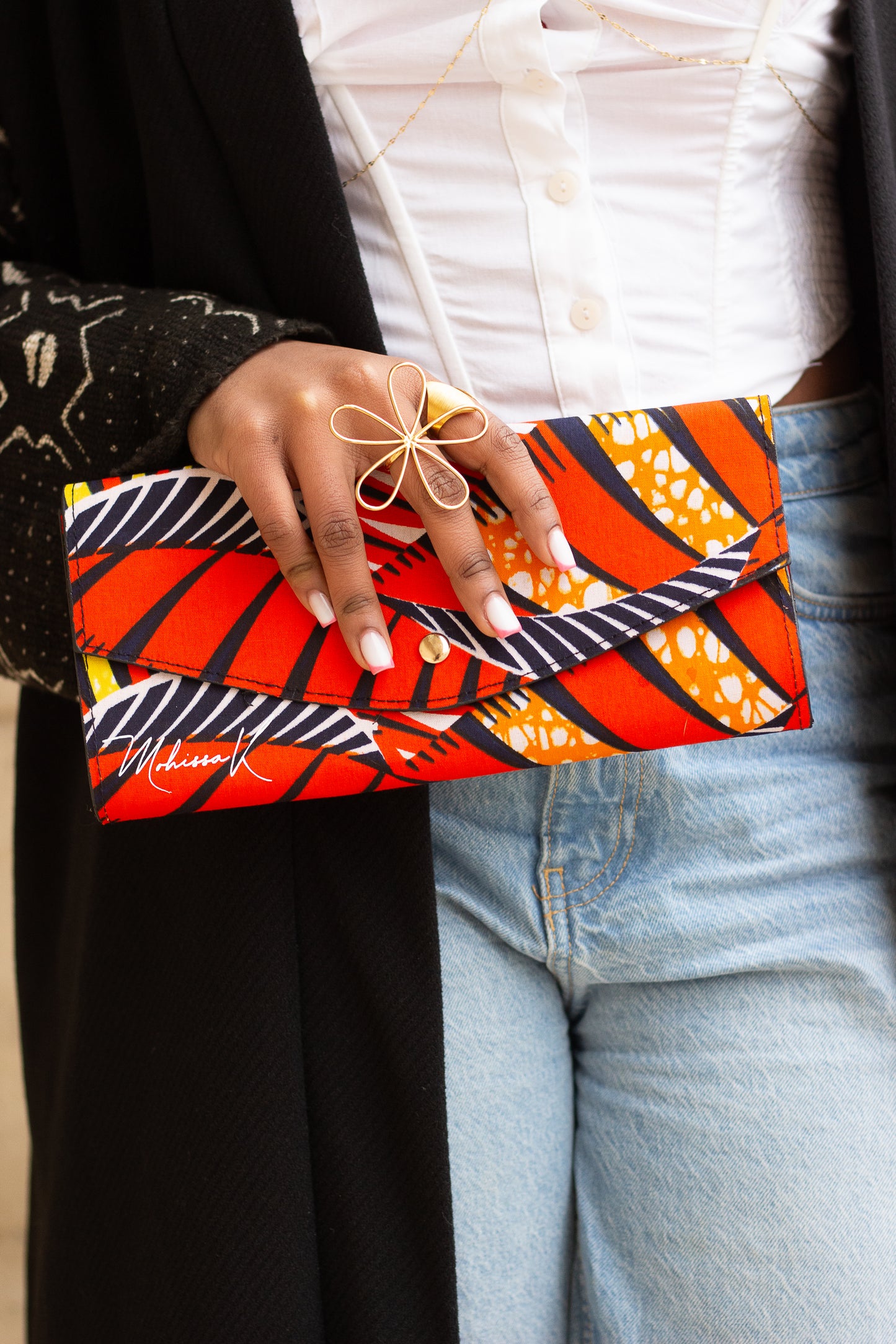 Pochette en wax Elégante et Moderne avec une lance en chaine
