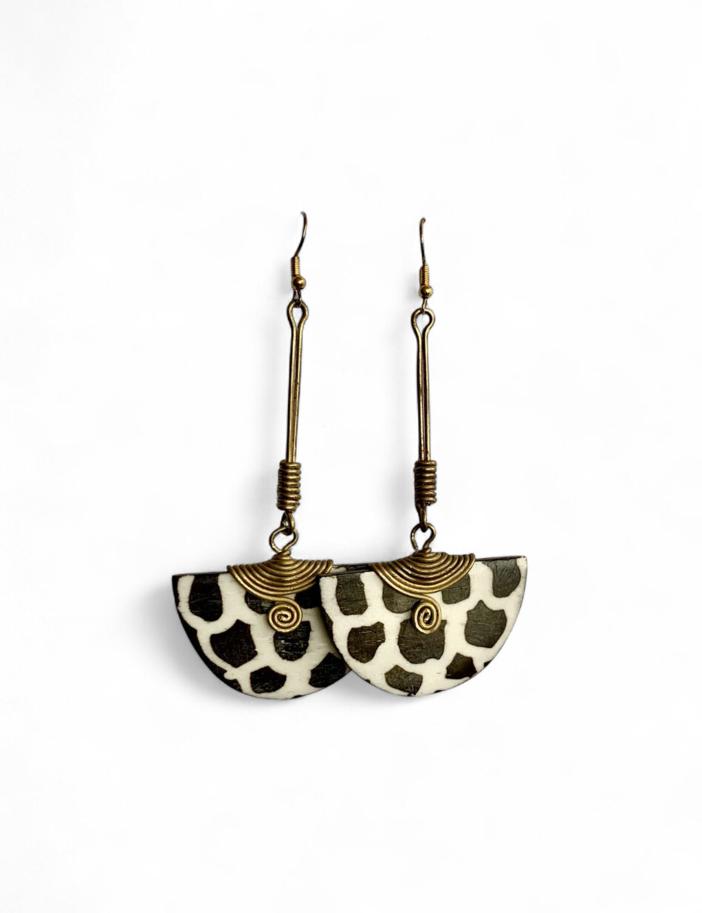 KESIA · Boucles d'Oreilles Os Peau Girafe Laiton · Bijou Ethnique Kenya · Mohissa K