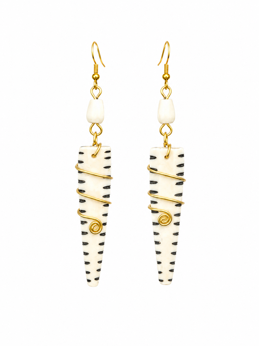 NAOMI – Boucles d'Oreilles Pendantes Ethniques Graphiques et Laiton Doré – Terre Kenya