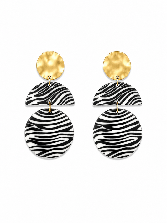 LYLIA Boucles d'oreilles ethniques africaines en acier inoxydable doré, sublimées par des motifs zébrés noir et blanc •La Sélection Mohissa K