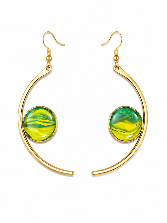 KÉLYA Boucles d’oreilles ethniques africaines en laiton doré, sublimées par une perle en verre •Terre Kenya.