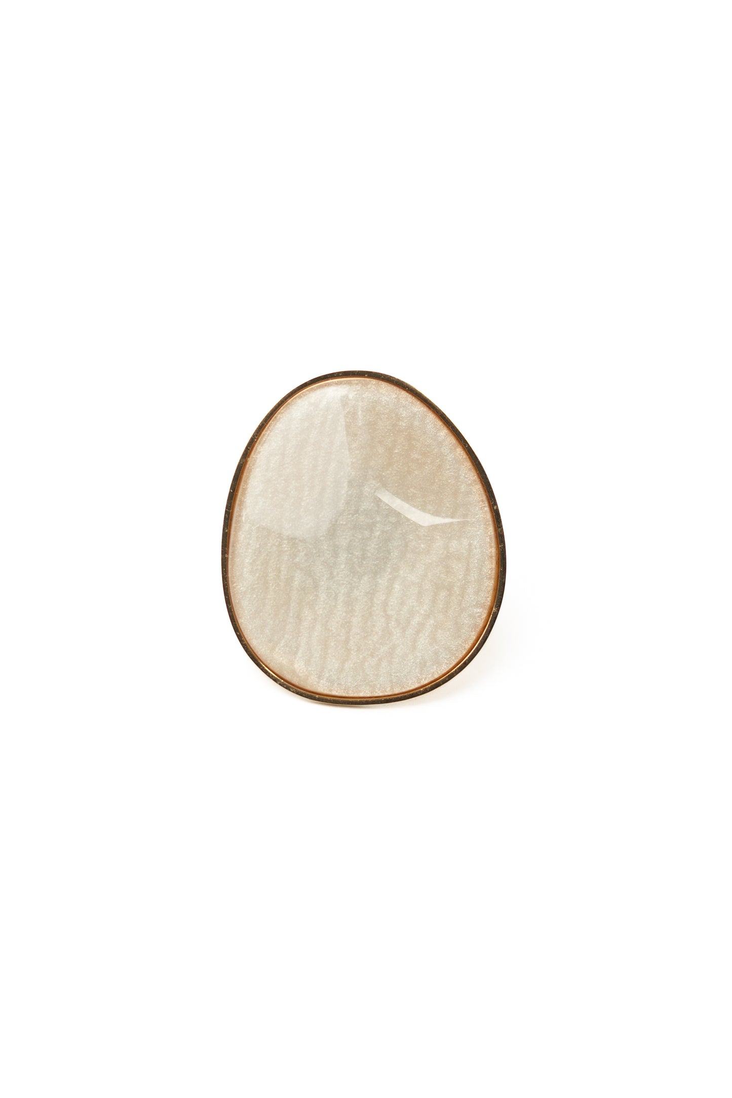 Bague Statement Dorée avec Disque en Nacre – Élégance et Raffinement Naturel