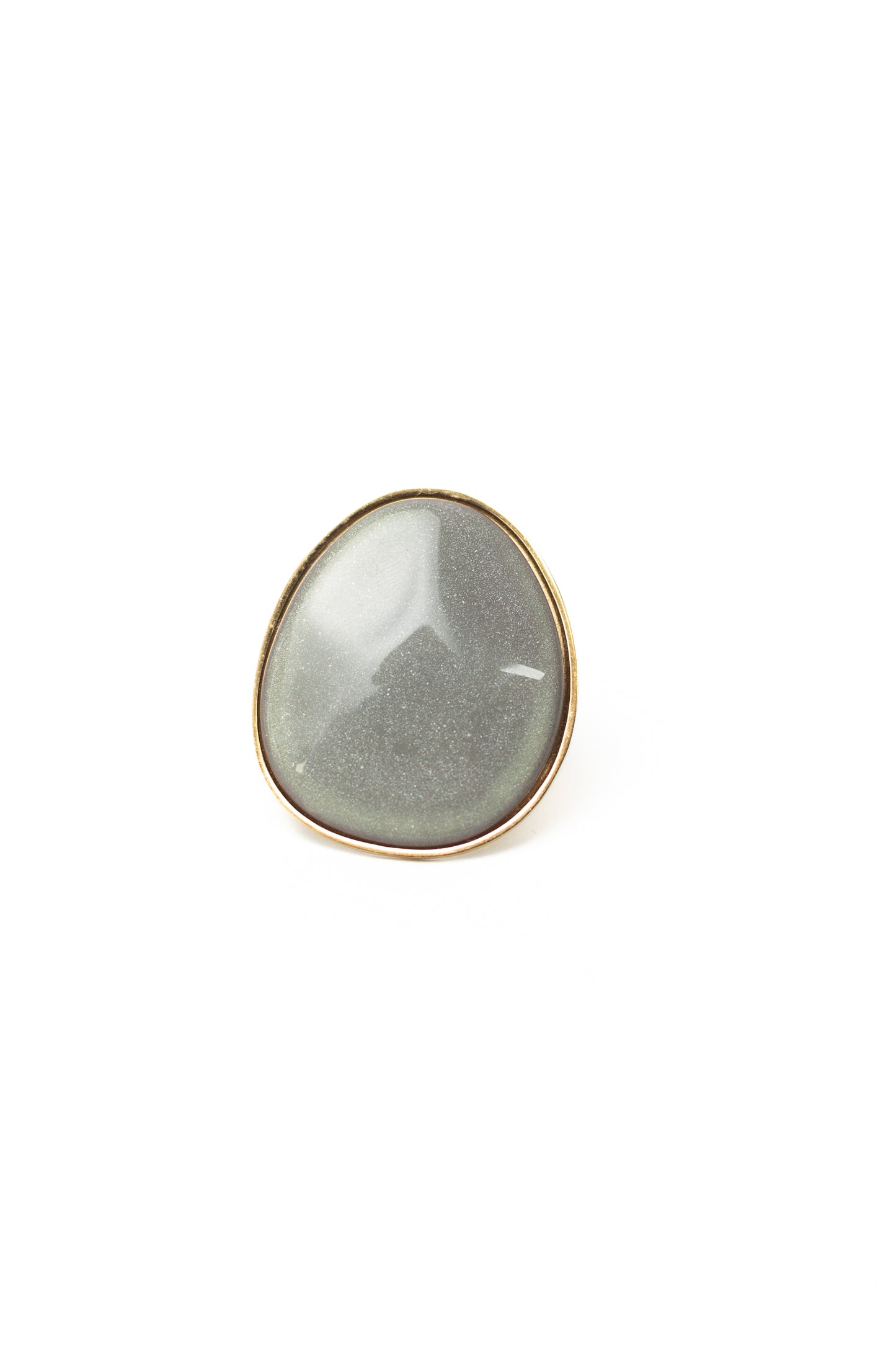 Bague Statement Dorée avec Disque en Nacre – Élégance et Raffinement Naturel