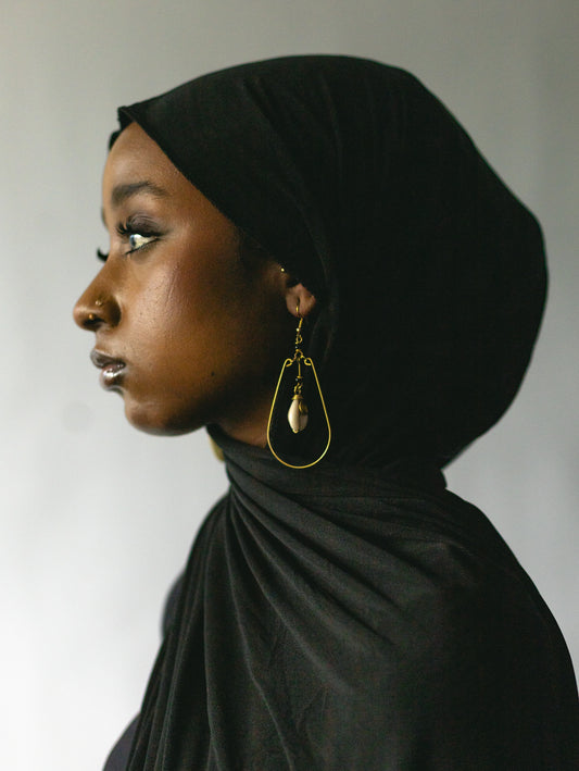 Boucles d’oreilles en laiton doré et coquillage – Bijou bohème chic