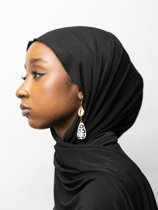 Boucle d'Oreille Élégante en Laiton doré en Os Noir et Blanc