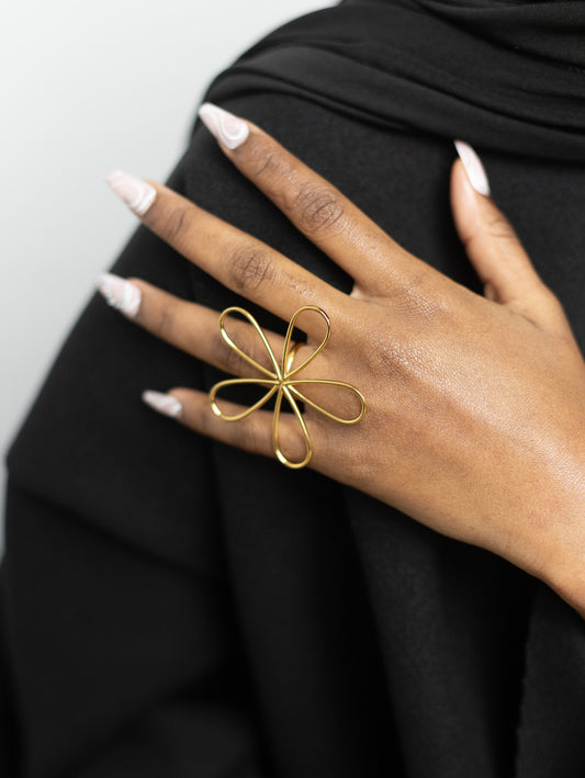 Bague Fleur Minimaliste en Acier Doré – Élégance et Légèreté