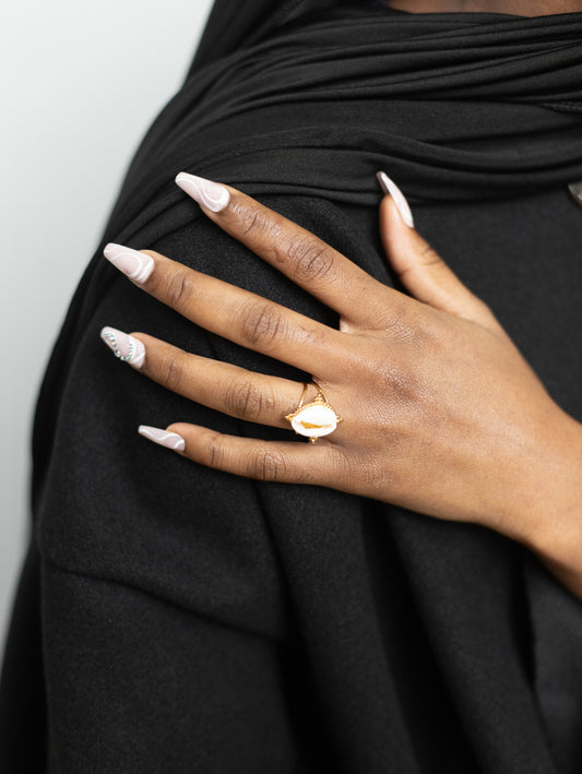 Bague coquillage blanc cauri en acier inoxydable - Elégance et raffinement intemporel