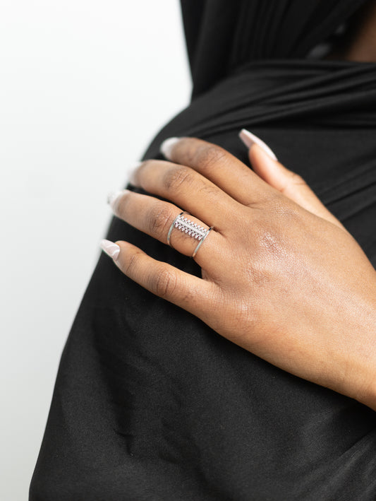 Élégante Bague couleur Argent Acier inoxydable – Un Bijou Incontournable pour Éblouir