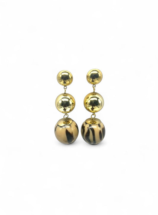 AMARA · Boucles d'Oreilles Boules Dorées Zèbre Pendantes · La Sélection Mohissa K