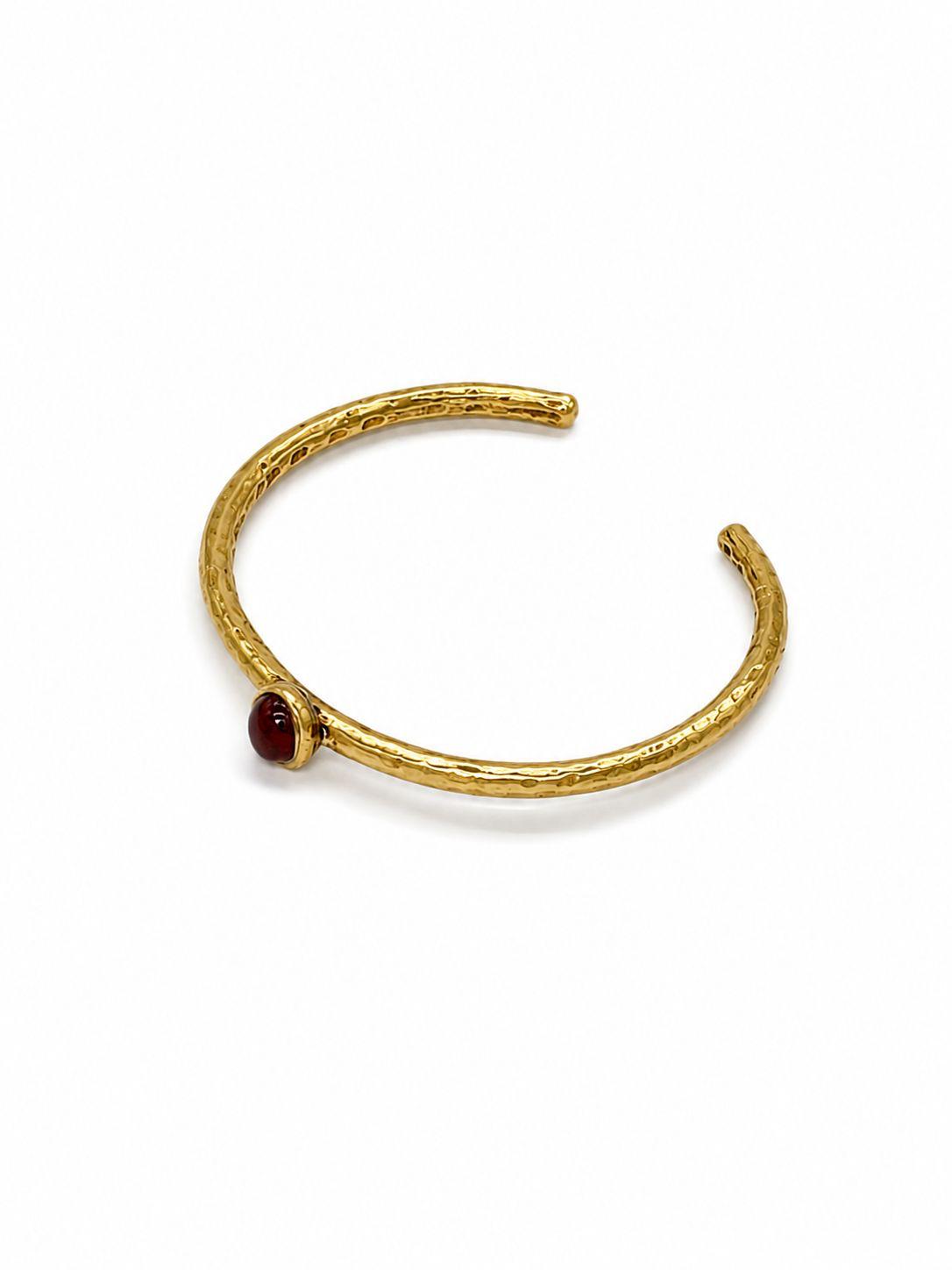 NAJA – Bracelet Jonc Ouvert Martelé Pierre Cornaline Bordeaux – TERRE MALI